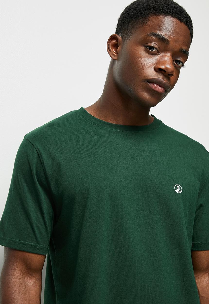 Lark & Crosse - Leo organic crew neck tee w/chest embro - bottle green