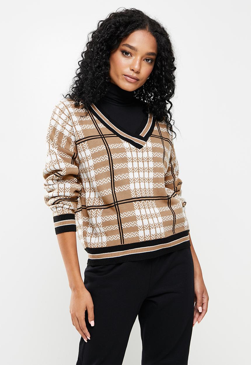 Trendyol - V neck jacquard knit sweater - camel