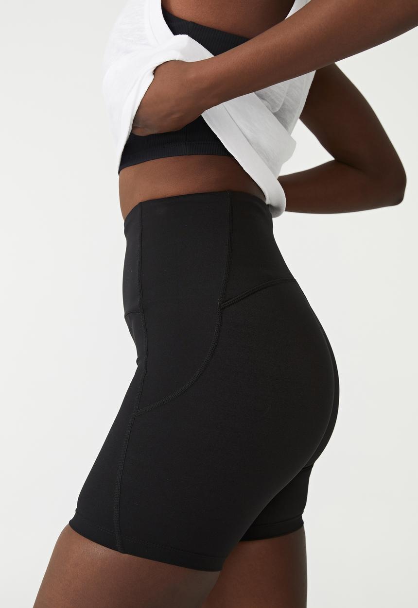 Cotton On - Compression mid length bike shorts - black