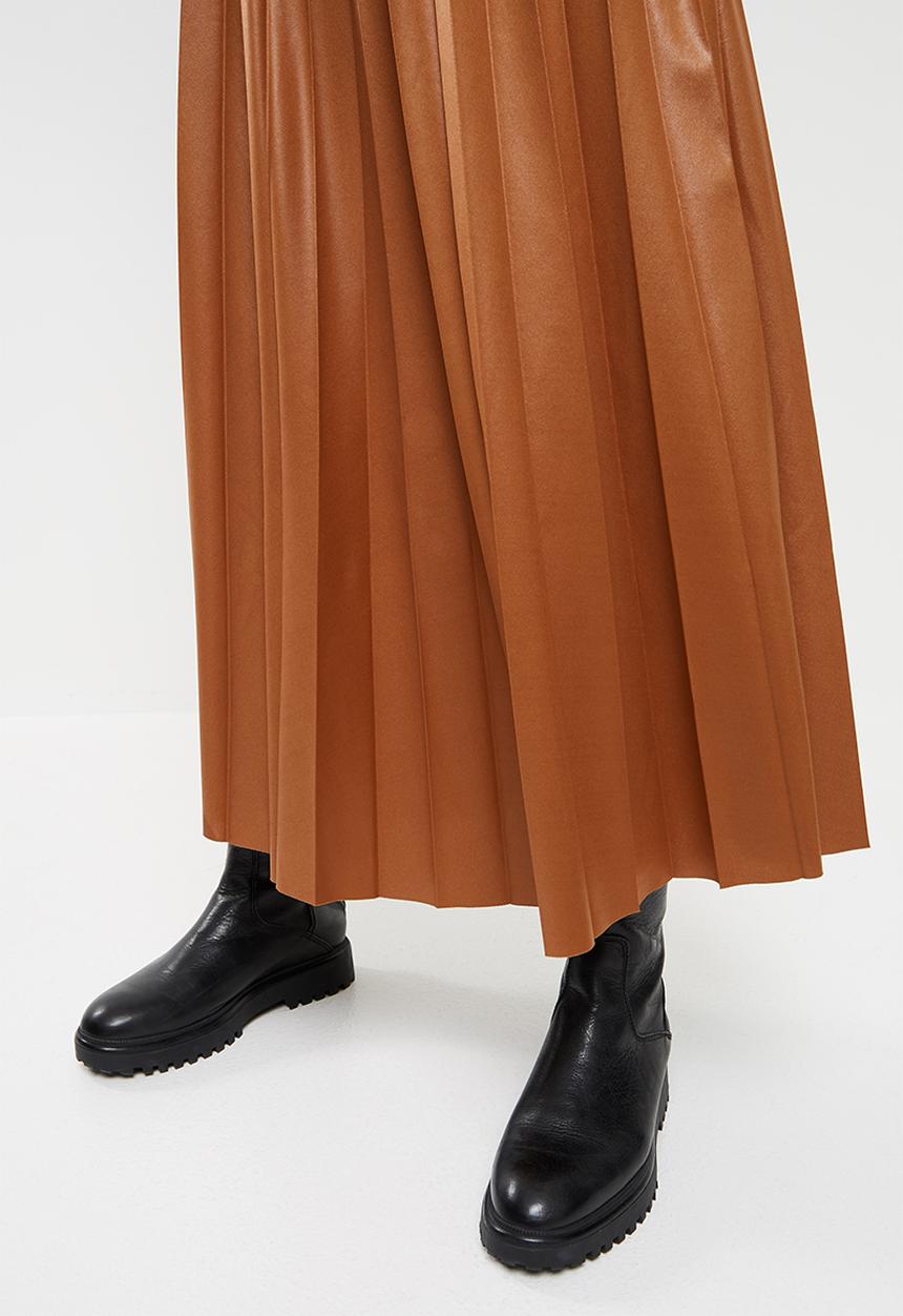 Trendyol - Shiny pleated skirt - camel