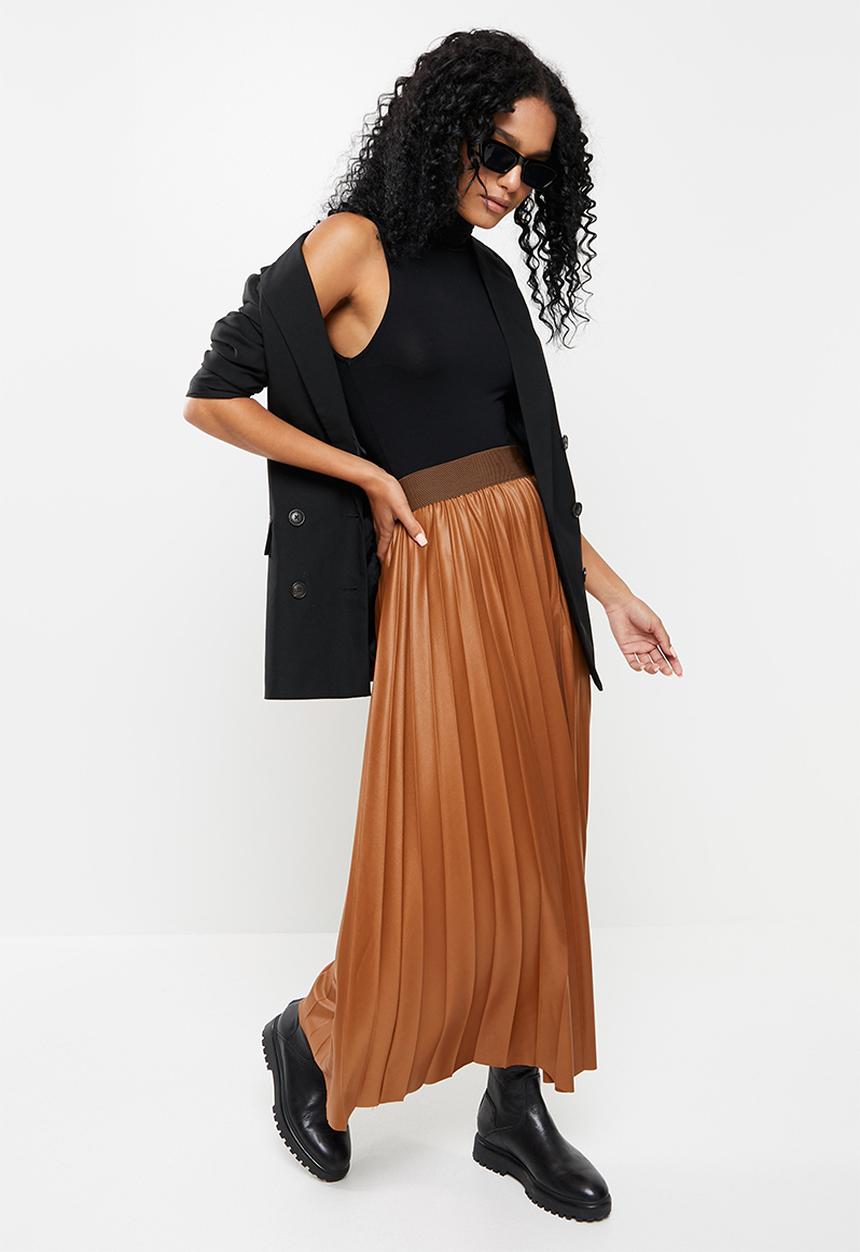 Trendyol - Shiny pleated skirt - camel