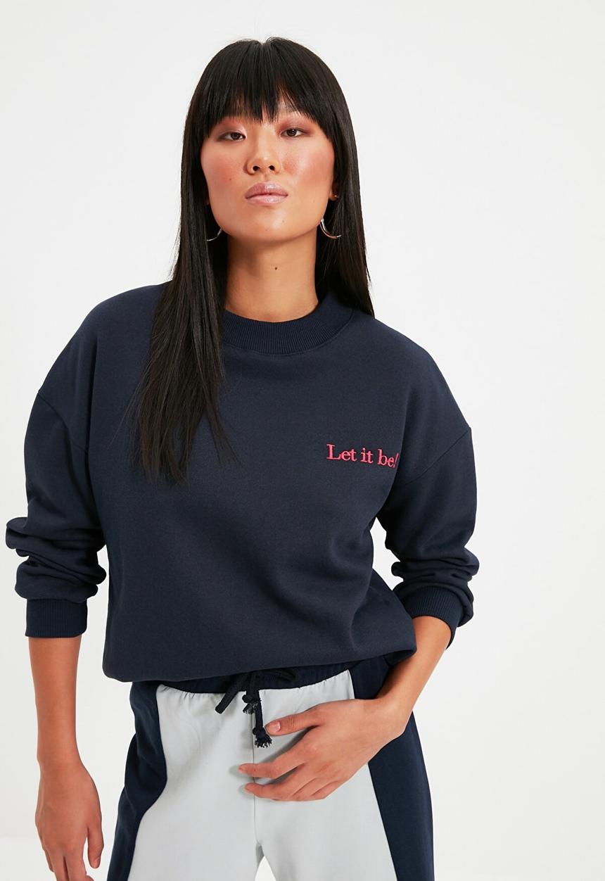 Trendyol - Embroidery detail sweatshirt - navy