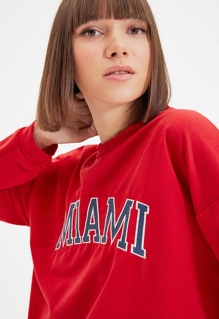 Trendyol - Embroidered basic thin sweatshirt - red