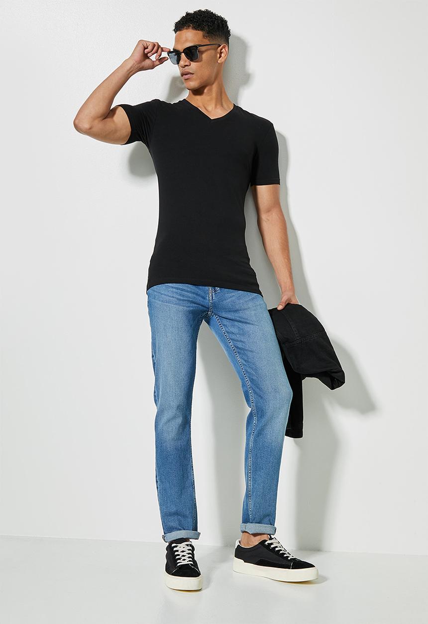 Superbalist - James muscle fit vee neck tee - black