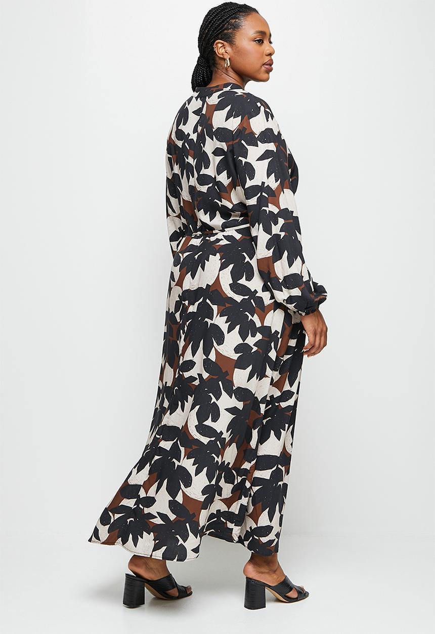 edit Plus - Mandarin collar waisted maxi dress - mono linear leaves