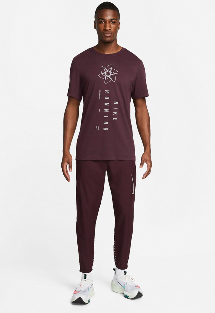 Nike - Dri-FIT Run Division T-Shirt - burgundy crush