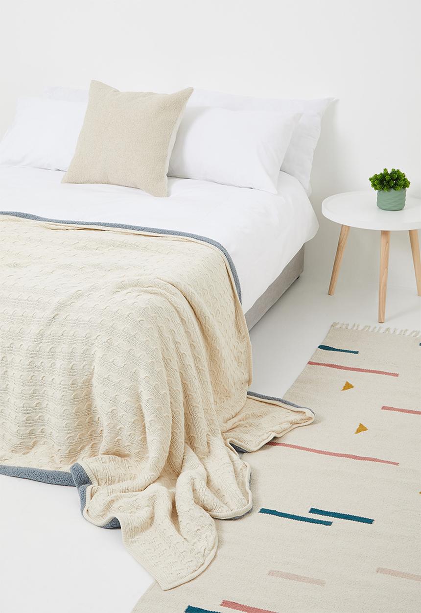Sixth Floor - Knitted sherpa throw - natural/grey