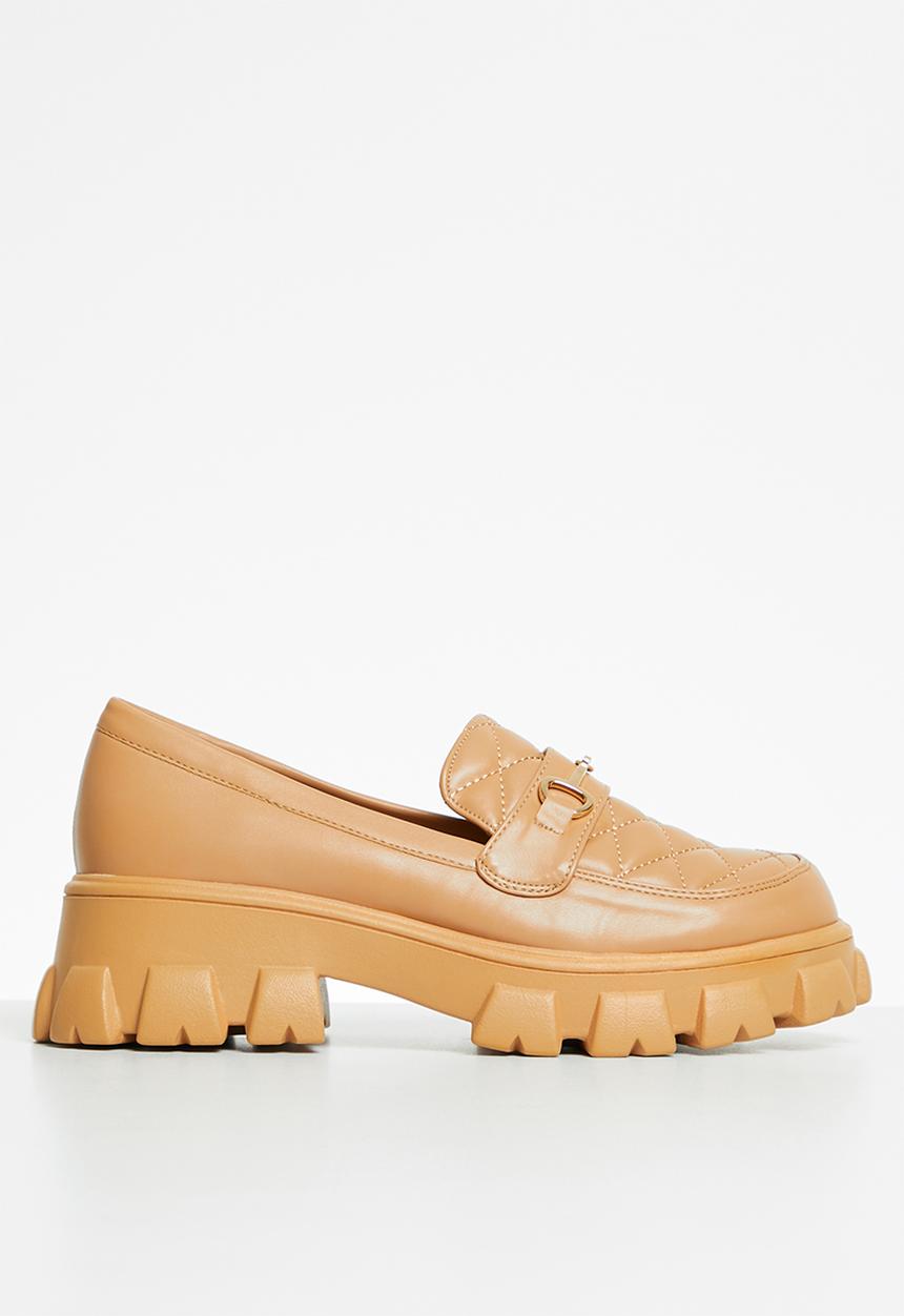 Glamorous - Quilted wide fit lug sole loafer - camel