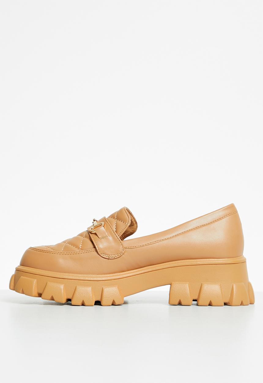 Glamorous - Quilted wide fit lug sole loafer - camel