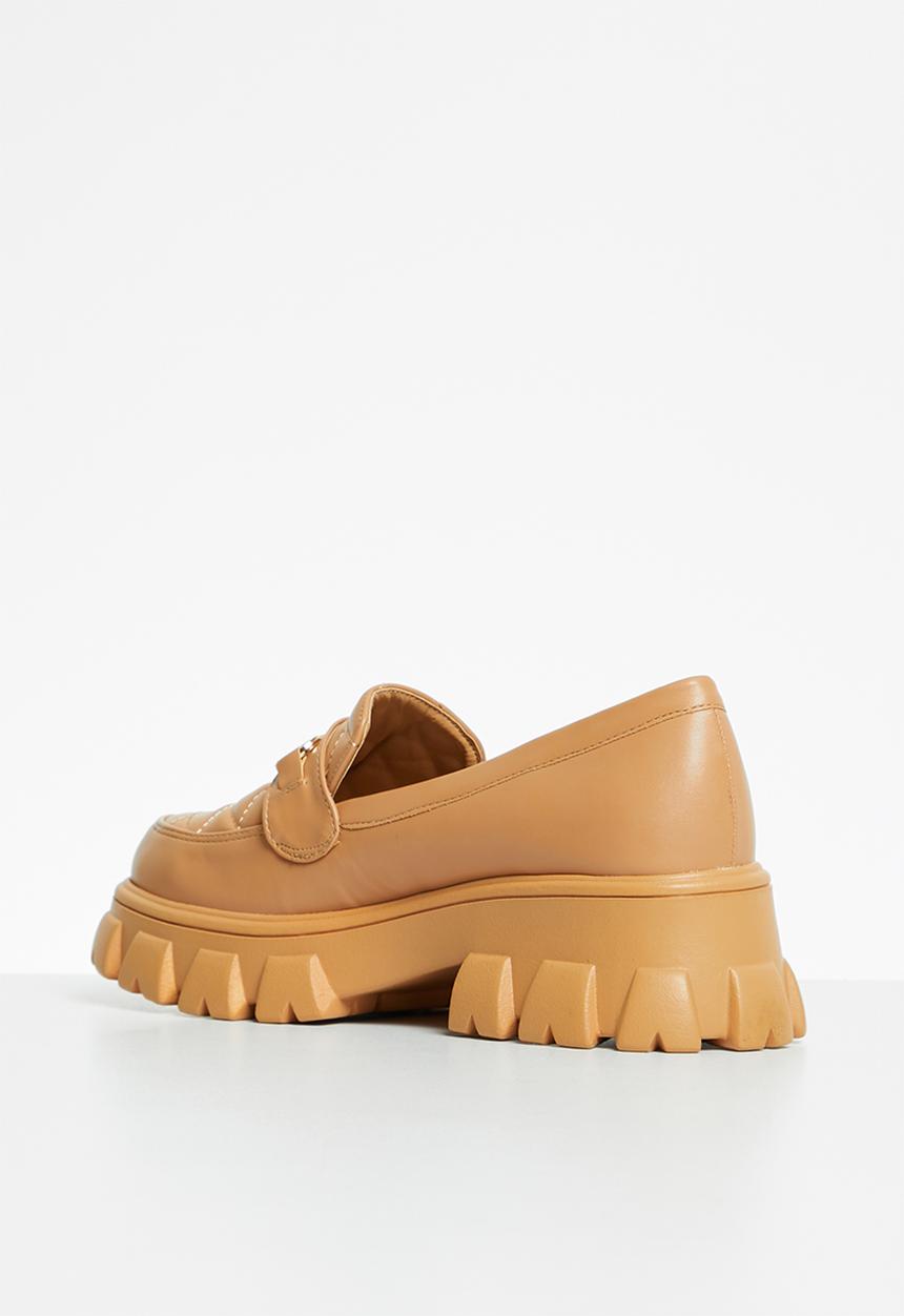 Glamorous - Quilted wide fit lug sole loafer - camel