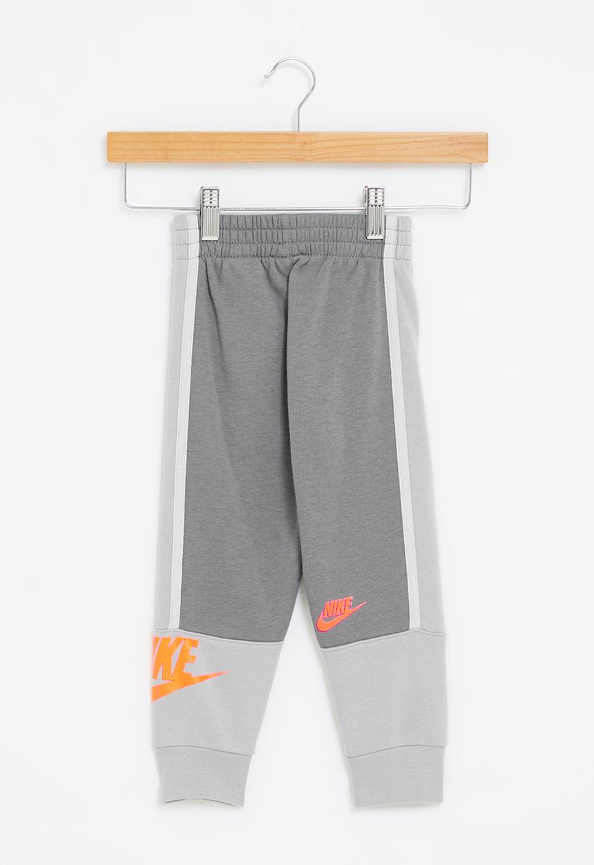 Nike - Nkb amplify pants - smoke grey