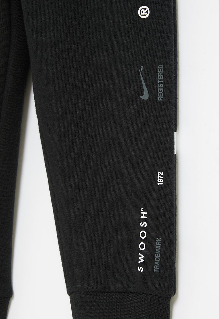 Nike - Nkb swoosh jogger - black