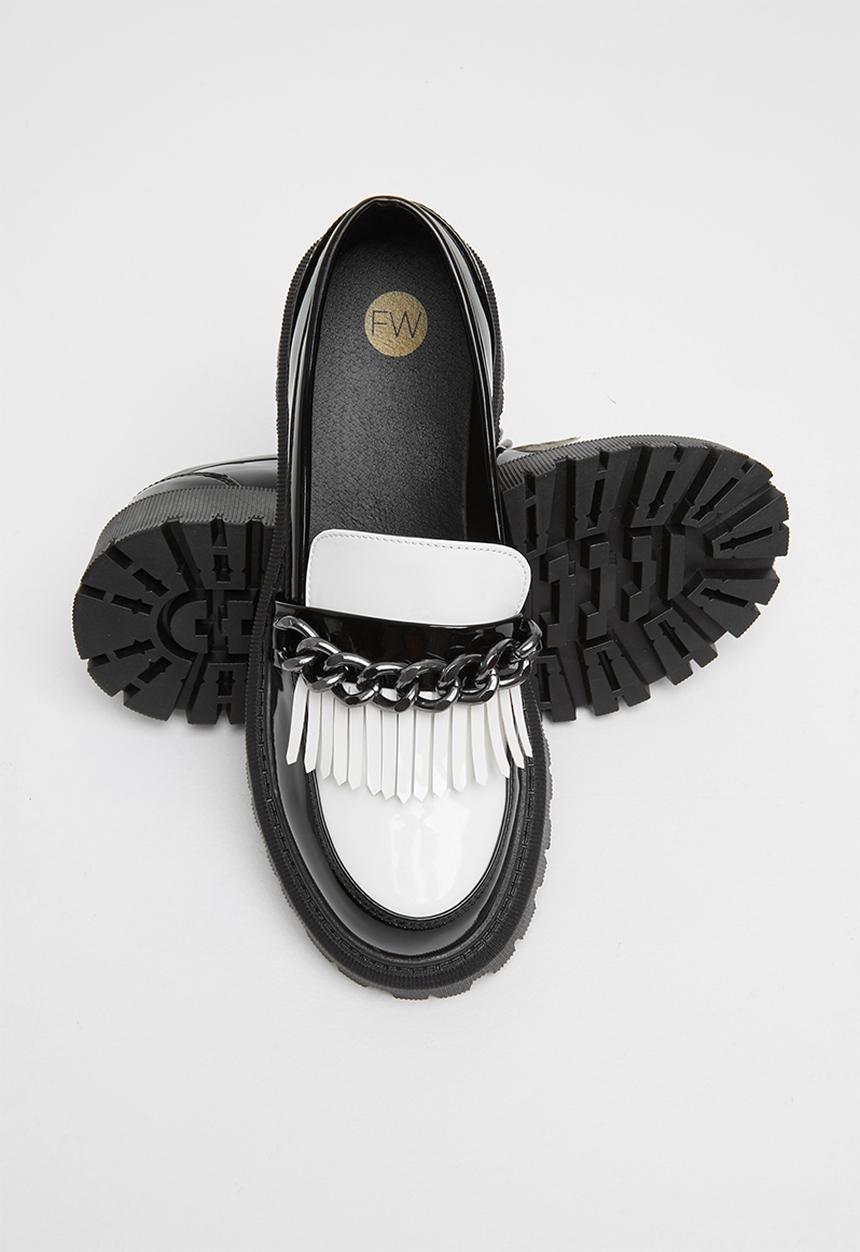Footwork - Brianna chunky chain loafer - black & white