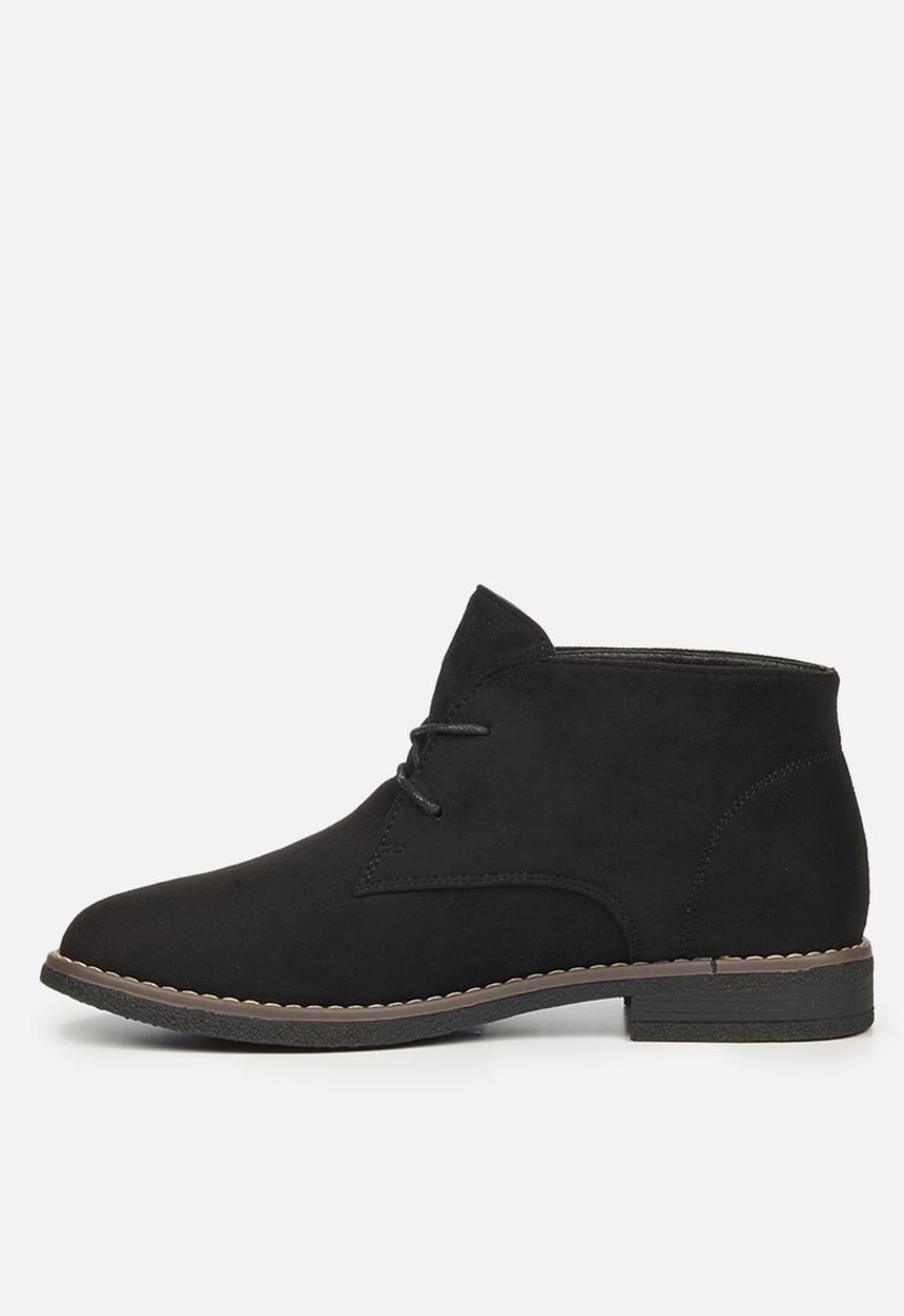 Butterfly Feet - Essex 1 suede chukka boot - black