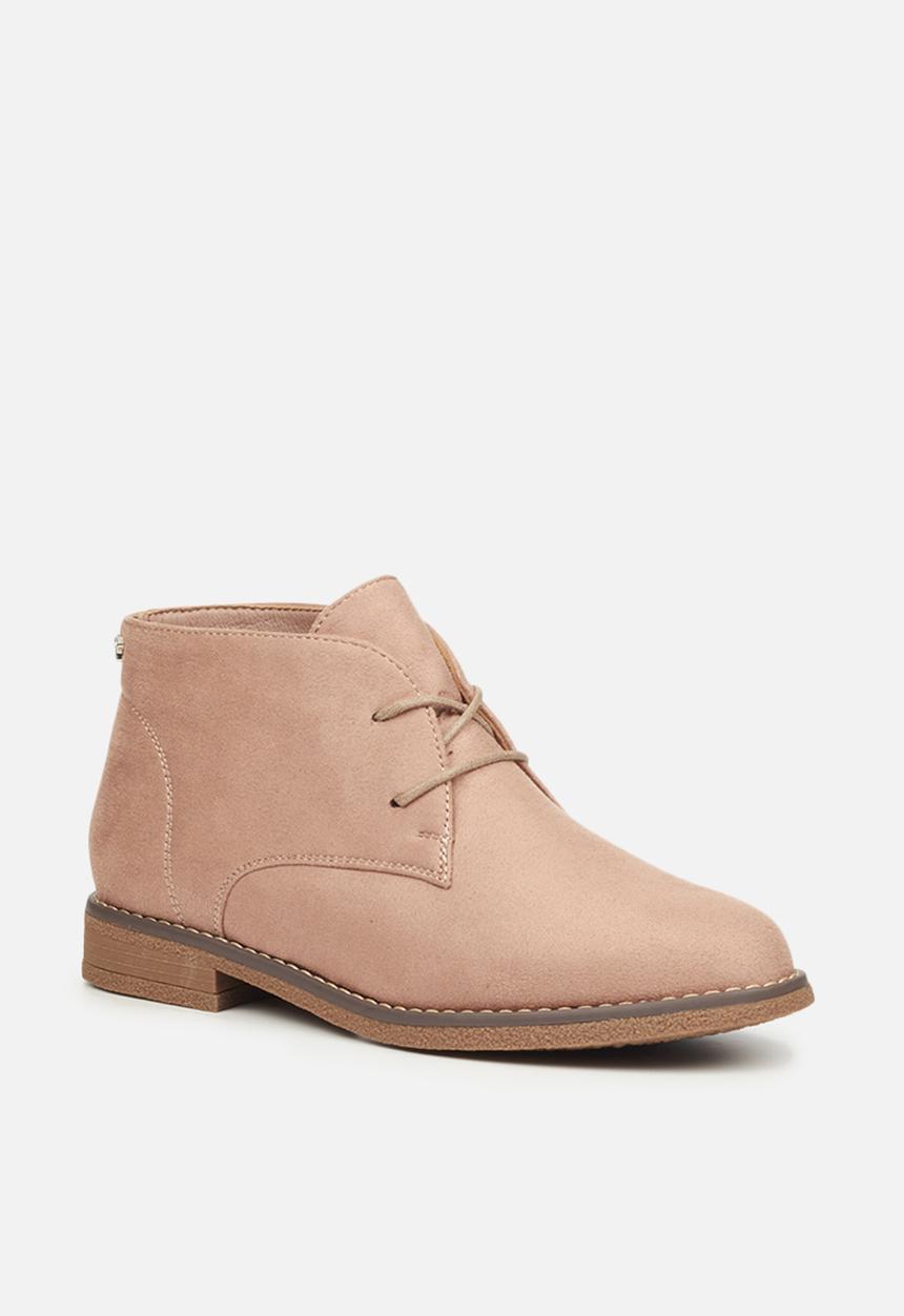 Butterfly Feet - Essex 1 suede chukka boot - pink