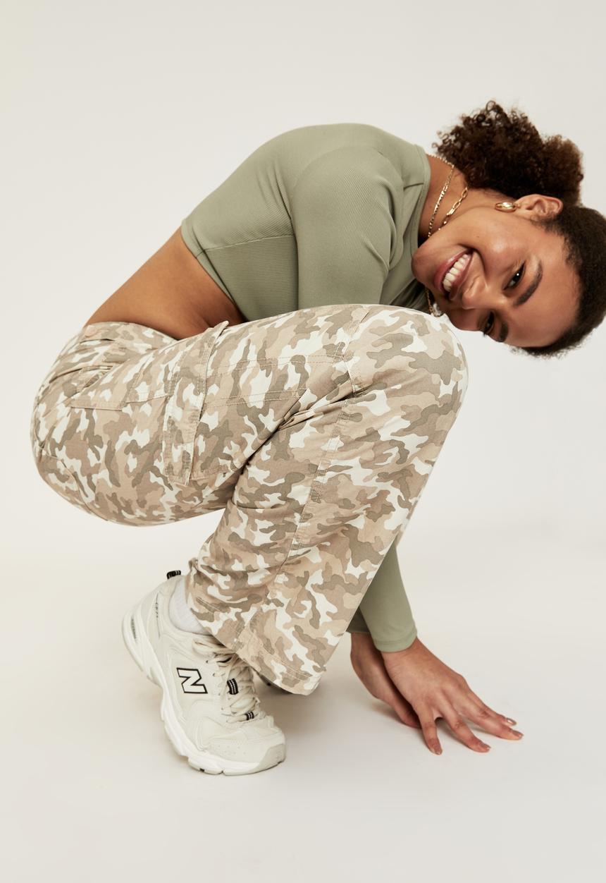 Supré  - Mikayla cargo pant - kelly camo opal