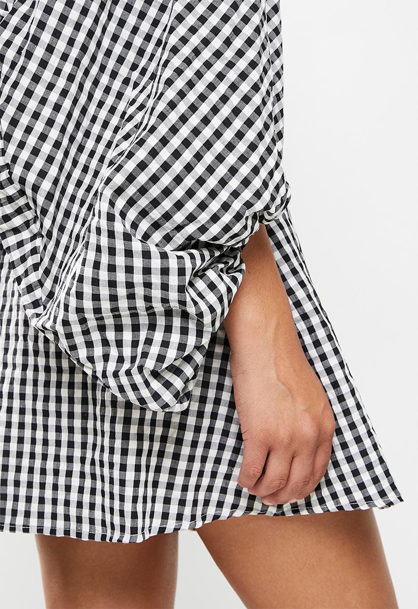 Missguided - Balloon sleeve gingham mini dress - black & white 