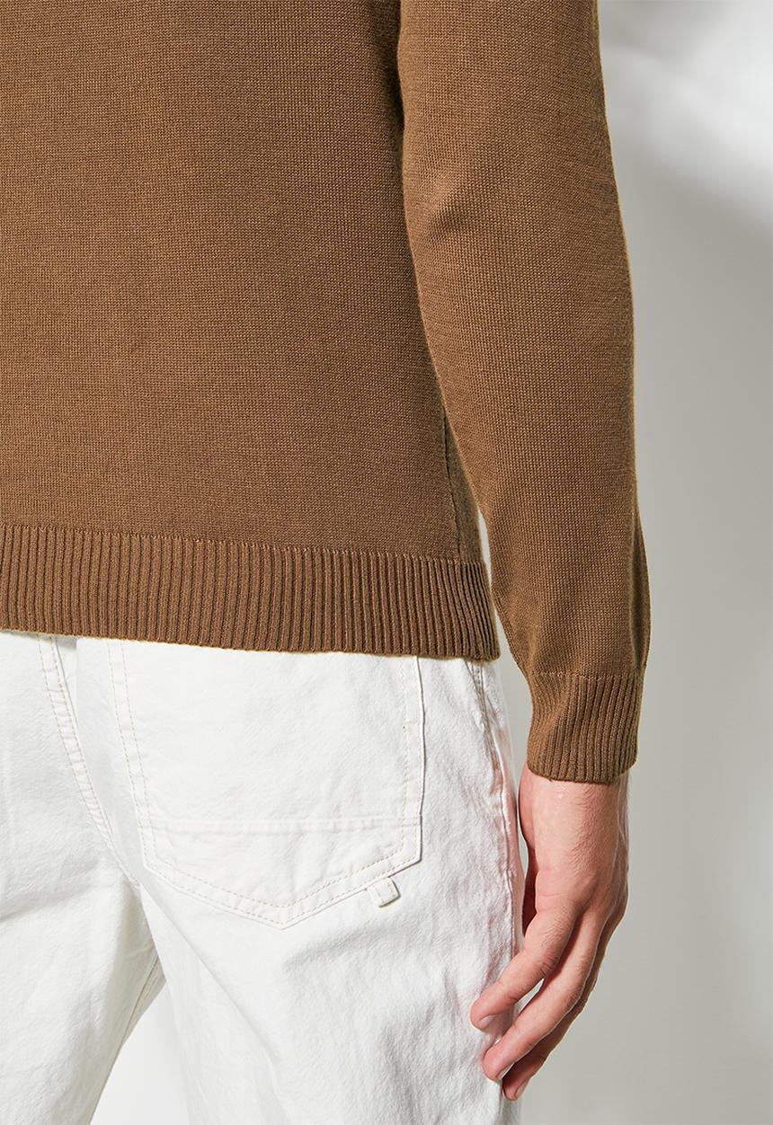 Superbalist - Slim fit high neck knit - brown