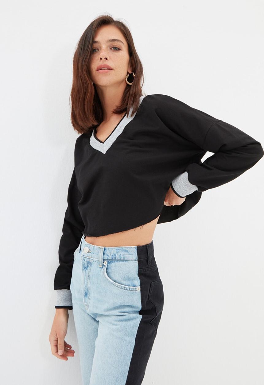 Trendyol - V-neck crop knit slim sweatshirt - black