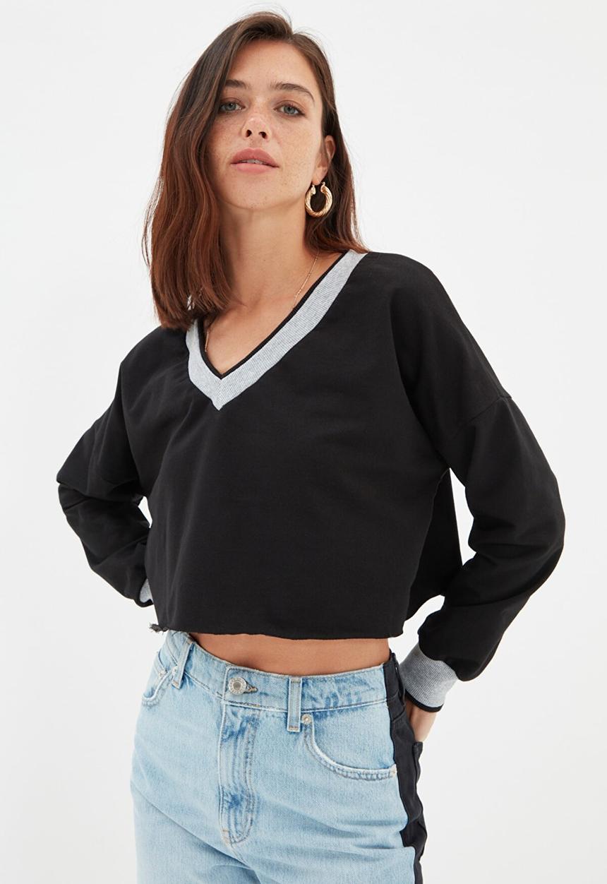 Trendyol - V-neck crop knit slim sweatshirt - black