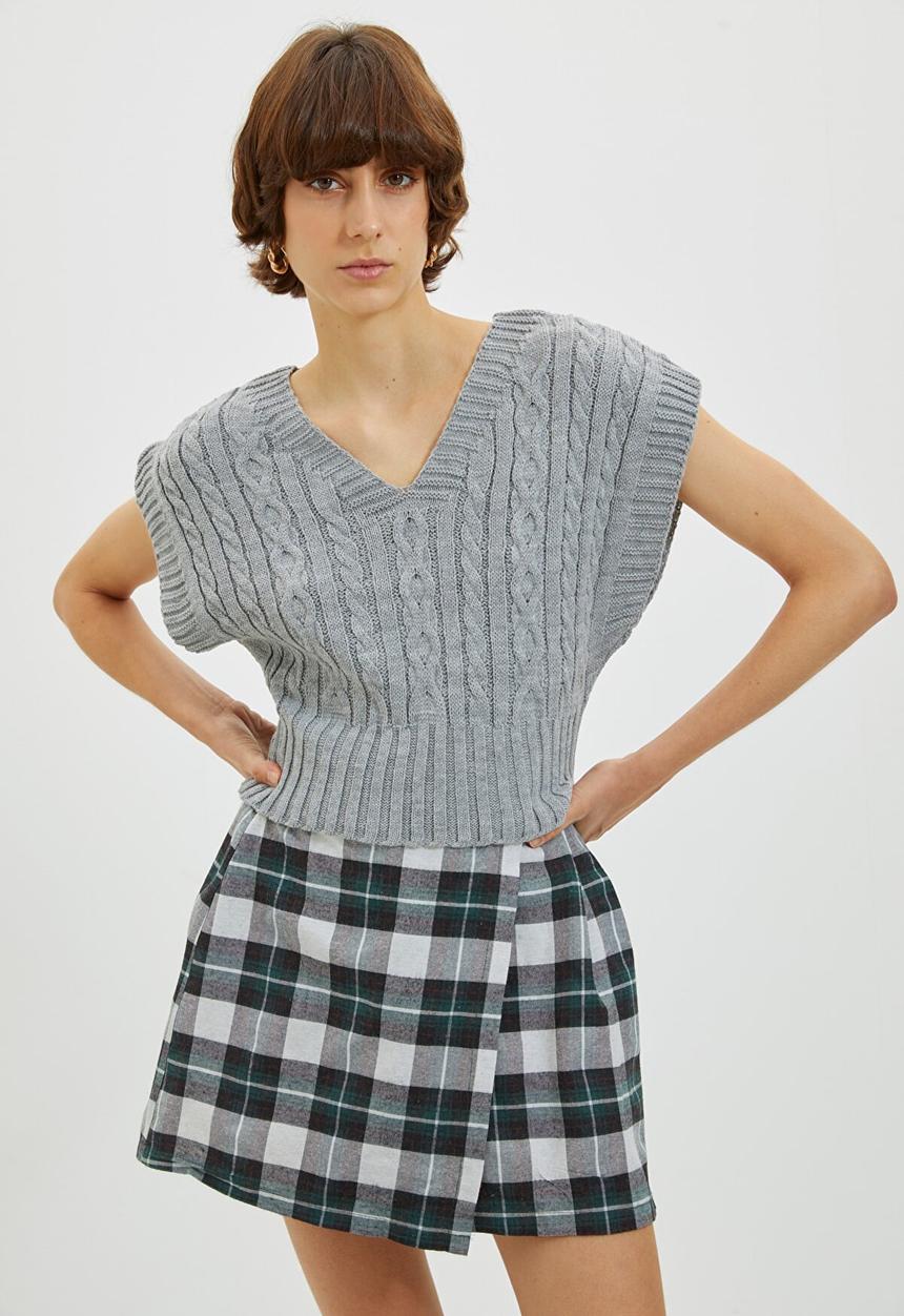 Trendyol - V-neck knitwear sweater - grey