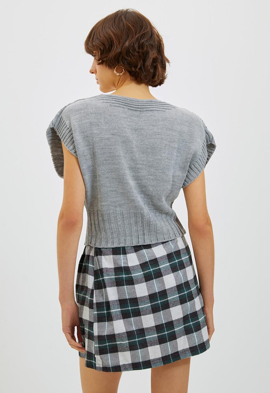 Trendyol - V-neck knitwear sweater - grey