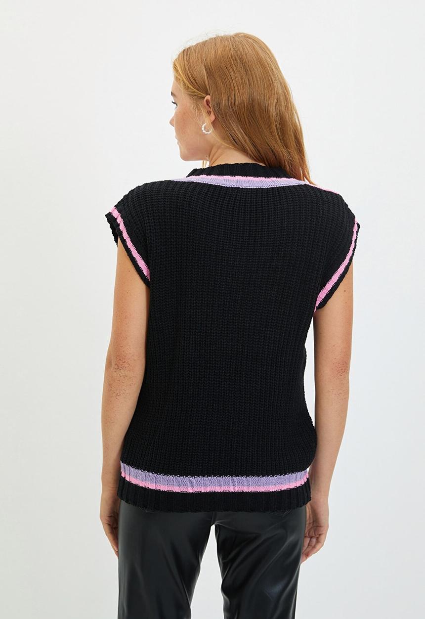 Trendyol - V-neck knitwear sweater - black