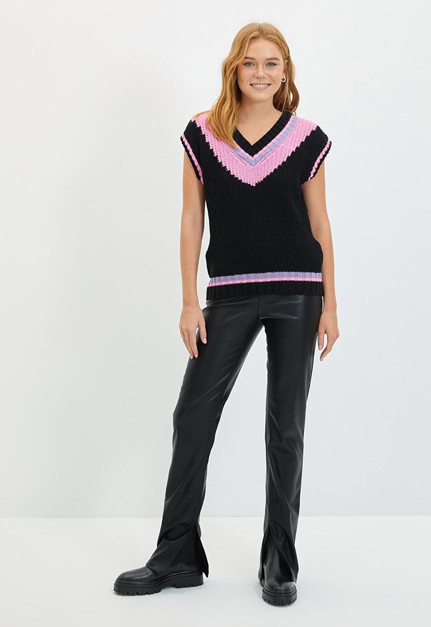 Trendyol - V-neck knitwear sweater - black