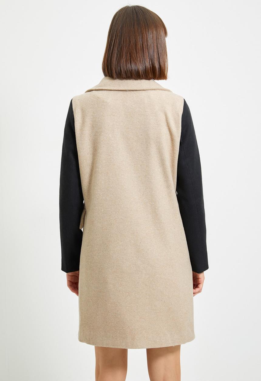 Trendyol - Button closure stamp coat - black & beige 