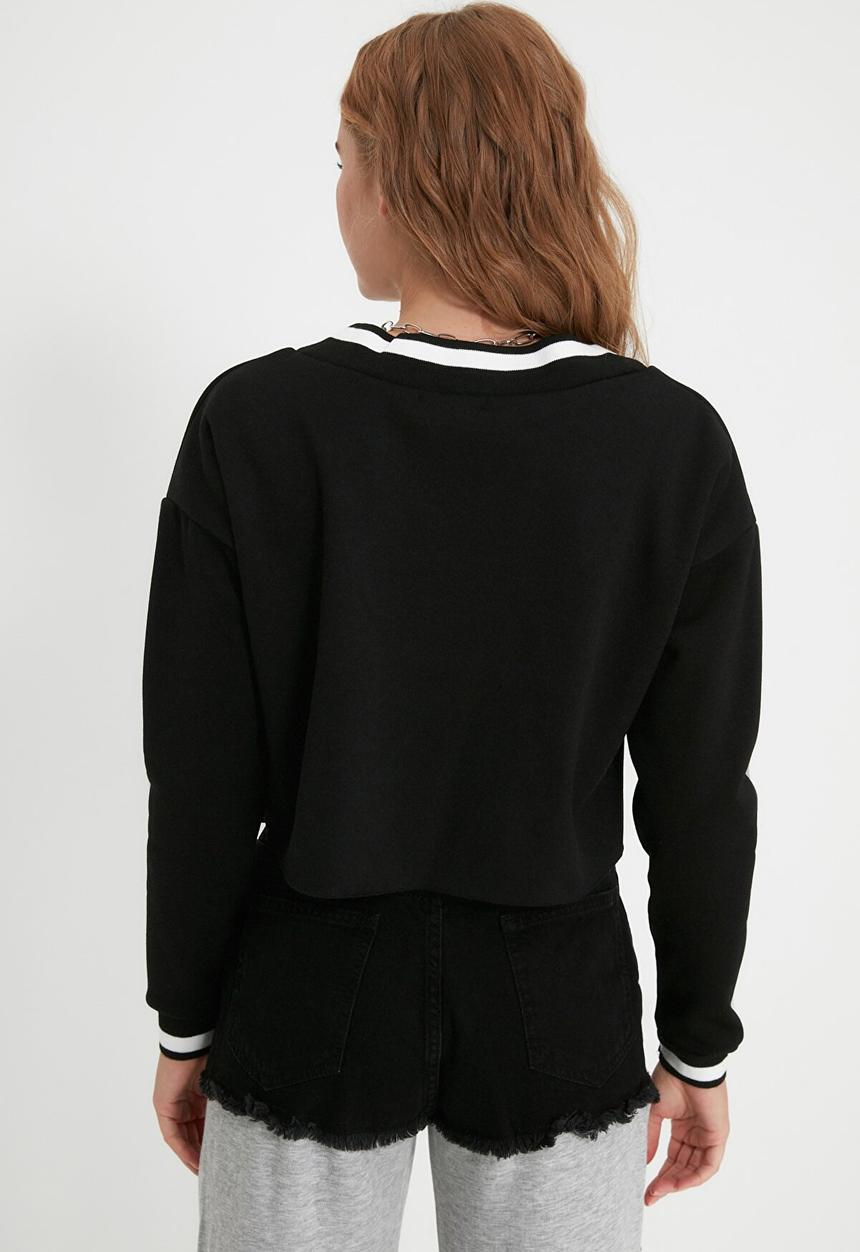 Trendyol - Crop v neck embroidered slim knitted sweatshirt - black