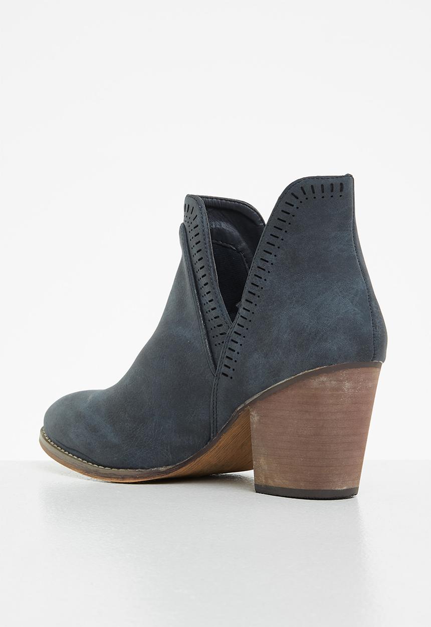 Seduction - Side cut out ankle boot - navy