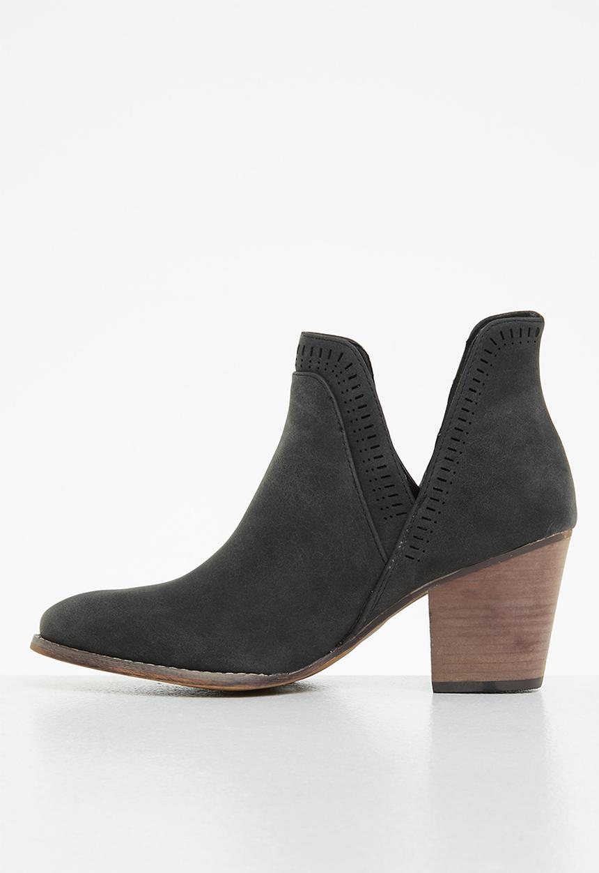 Seduction - Side cut out ankle boot - black