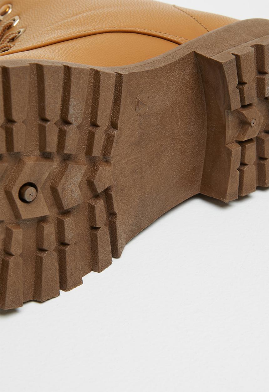 Seduction - Chunky lace-up hiking boot - honey