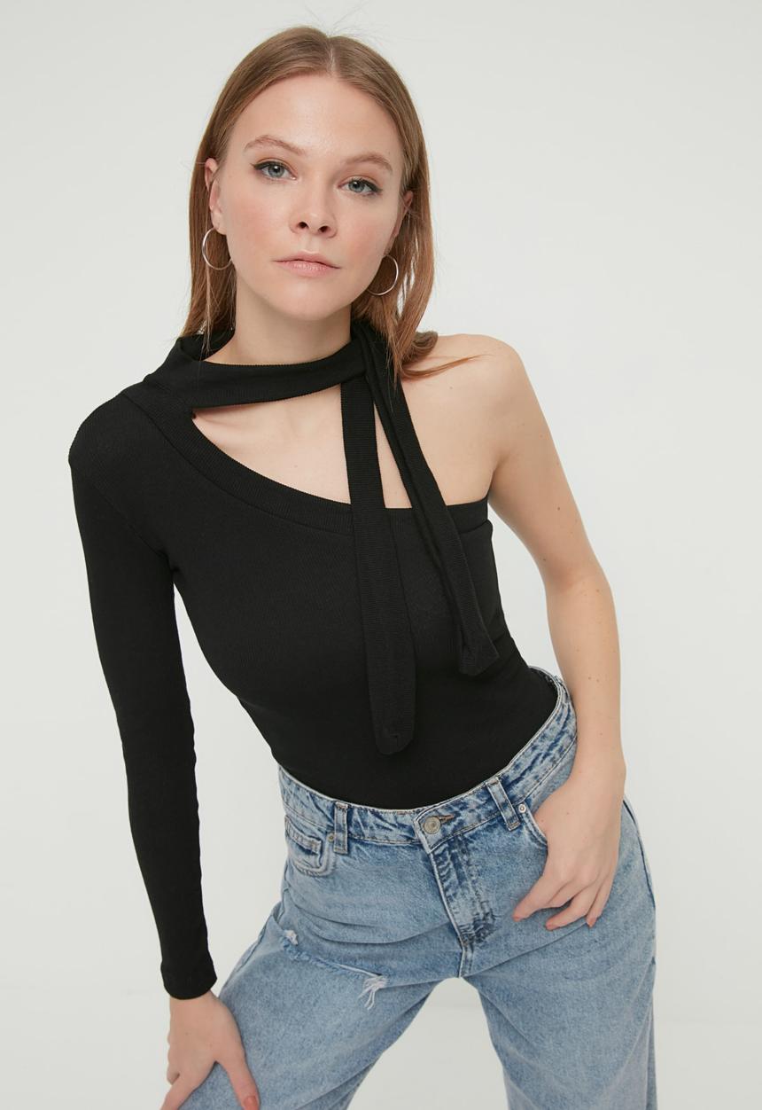 Trendyol - Shoulder detailed knitted blouse - black