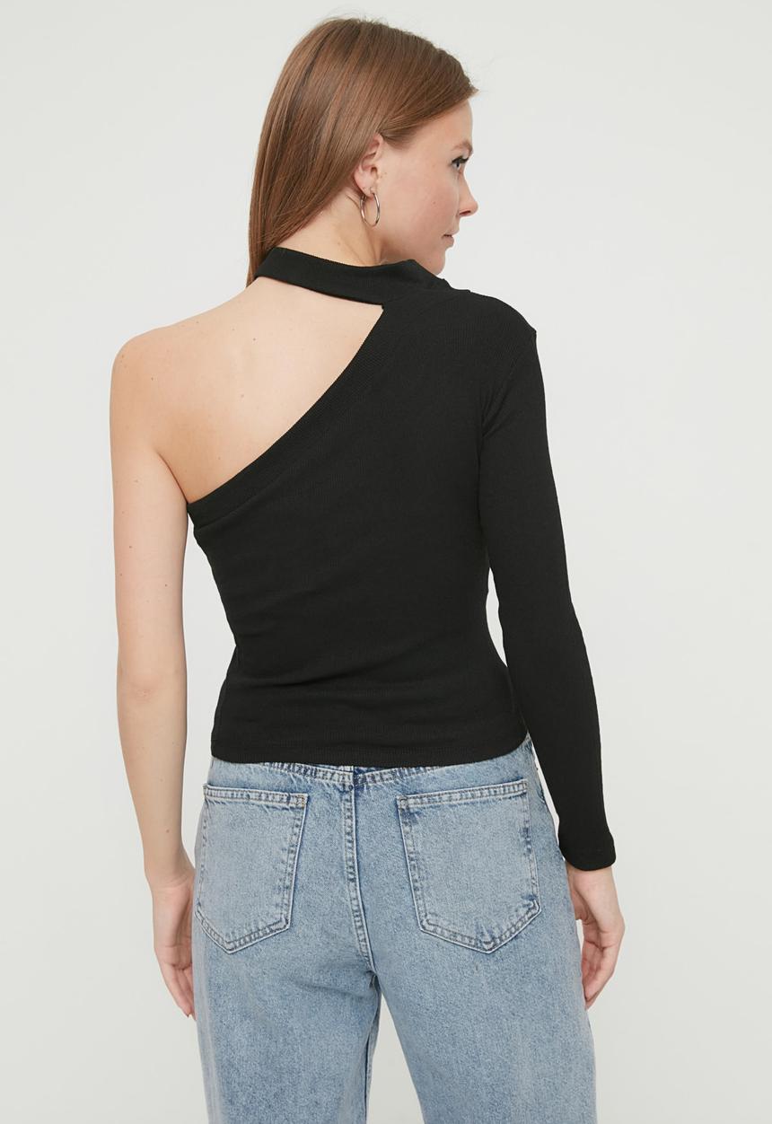 Trendyol - Shoulder detailed knitted blouse - black