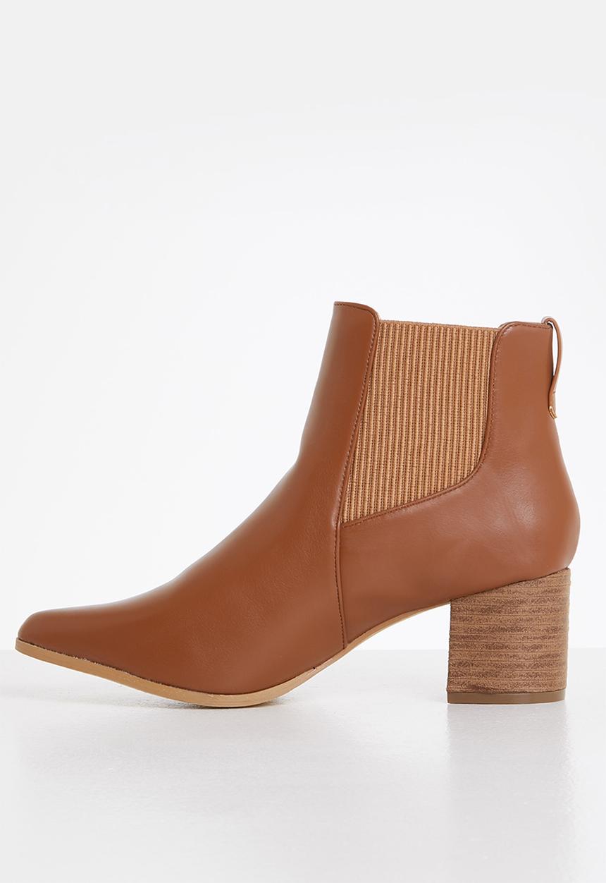 edit - Jalila ankle boot - tan