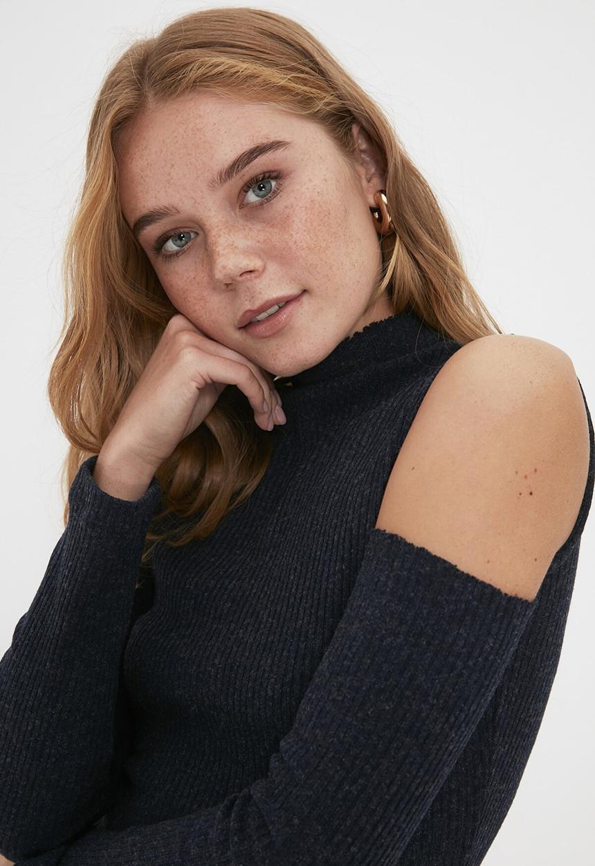 Trendyol - Cold shoulder collar knit dress - navy