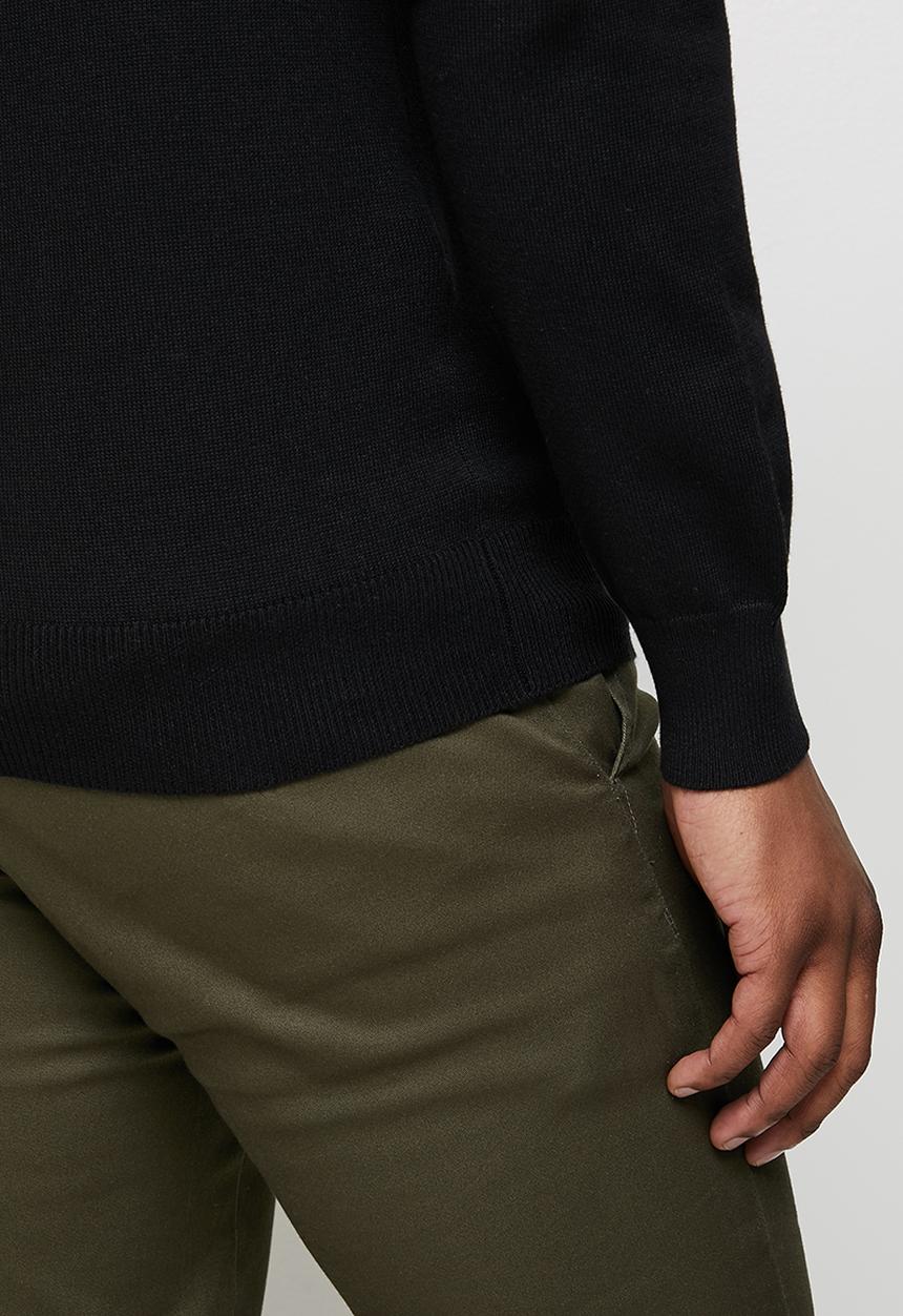 Lark & Crosse - Slim fit v-neck pullover - black