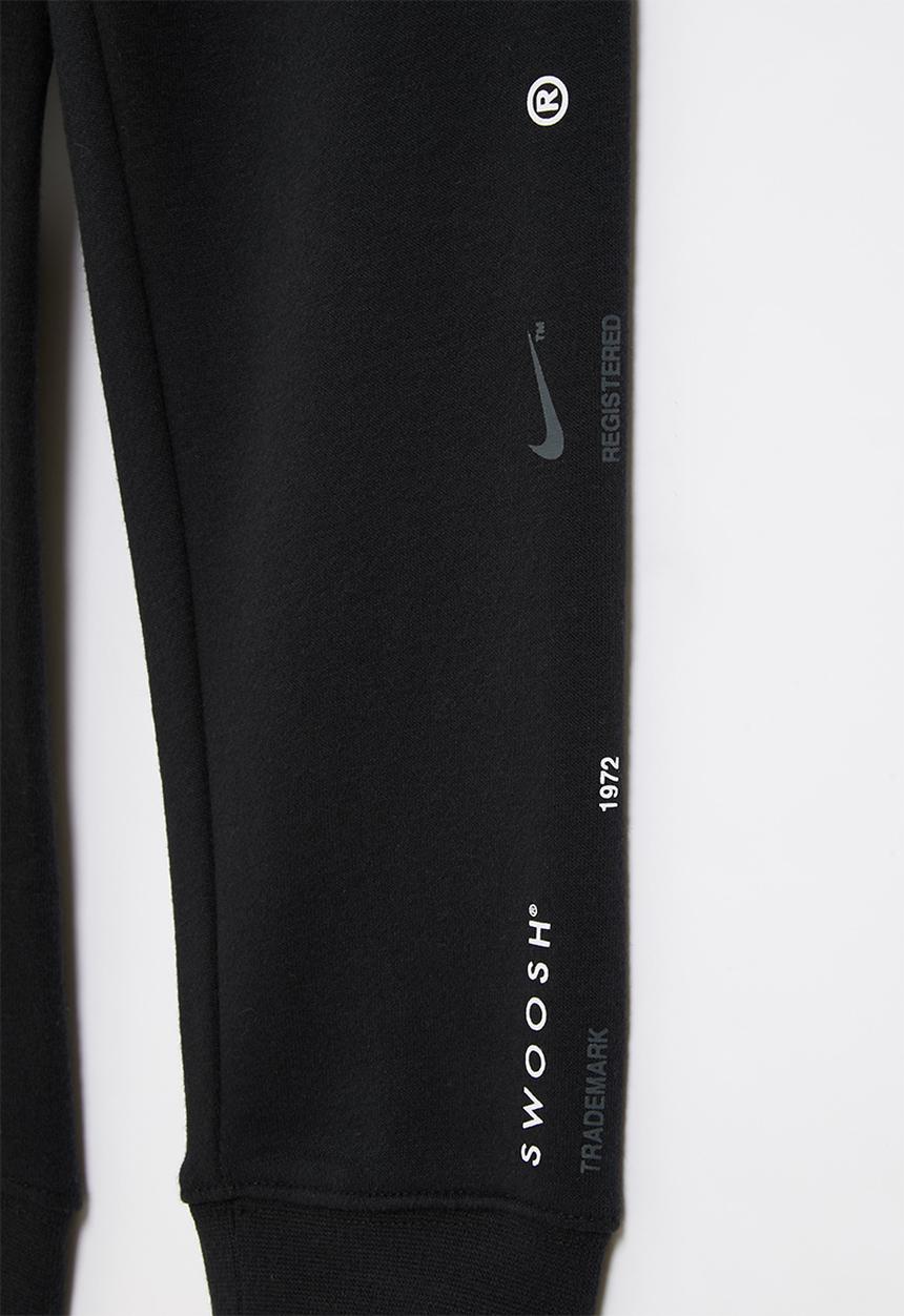Nike - Nkb swoosh jogger - black