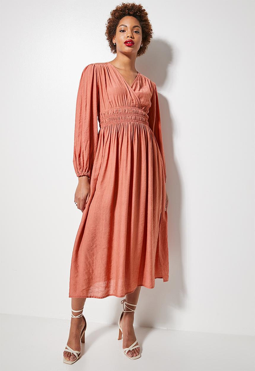 VELVET - Oversized baloon sleeve midi dress - clay