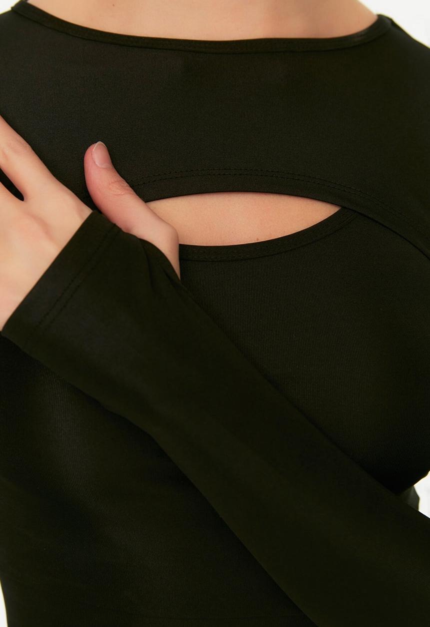 Trendyol - Cut out detailed crop sport blouse - black