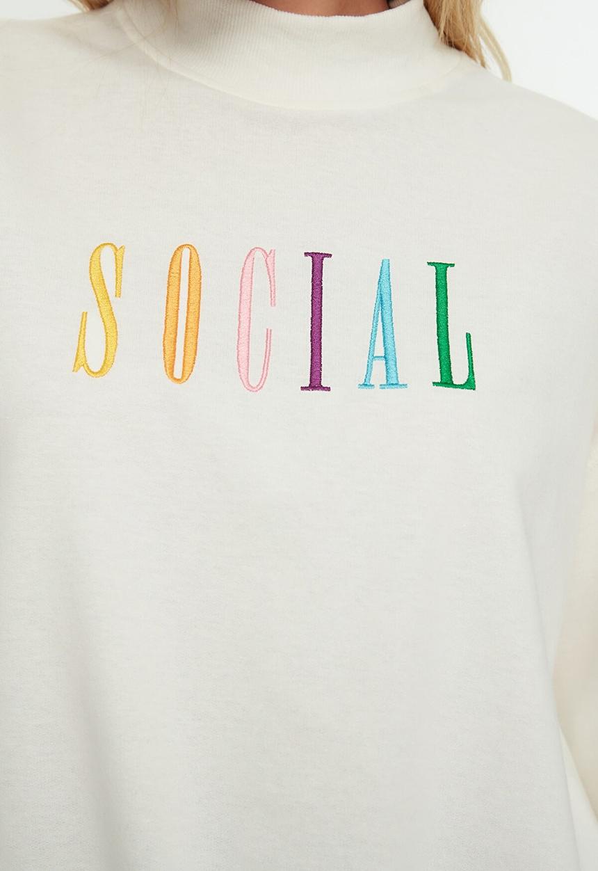 Trendyol - Embroidered stand collar basic knitted sweatshirt - ecru