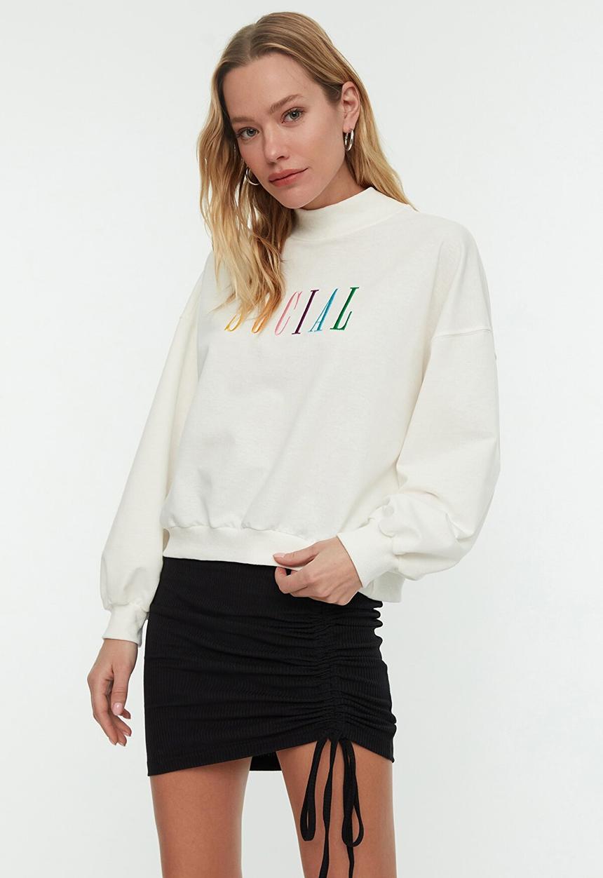 Trendyol - Embroidered stand collar basic knitted sweatshirt - ecru