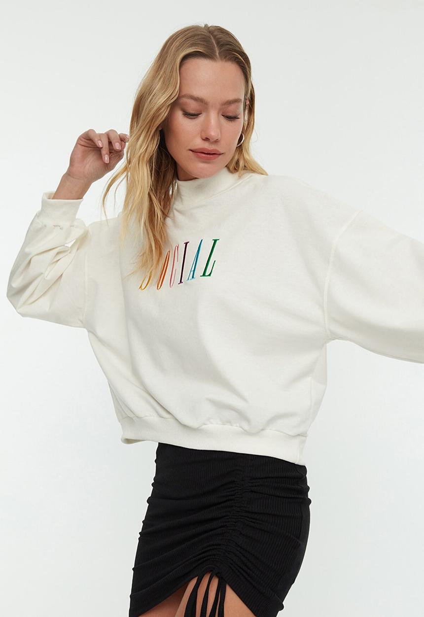 Trendyol - Embroidered stand collar basic knitted sweatshirt - ecru