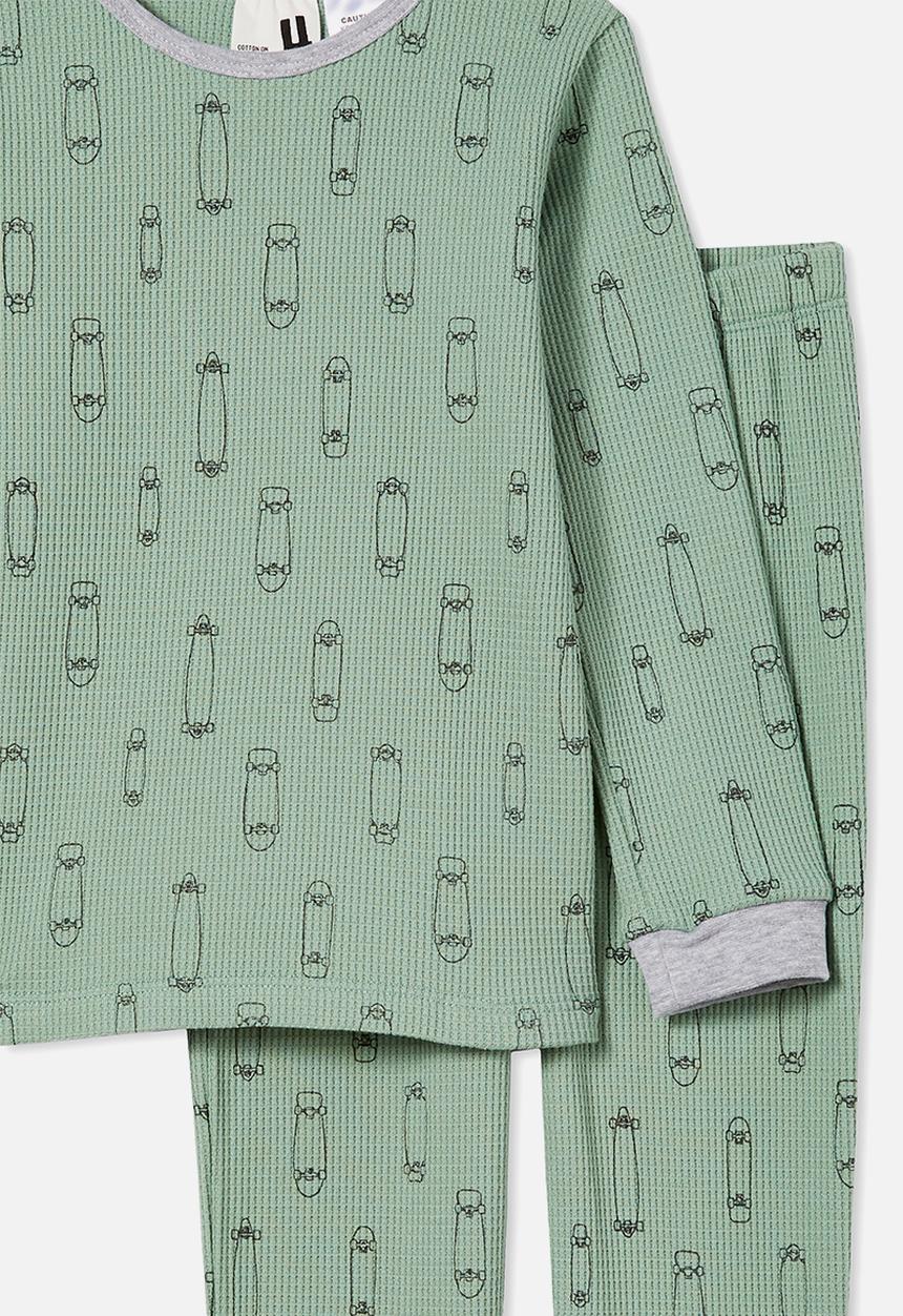 Cotton On - Kane long sleeve pyjama set - smashed avo & skateboards