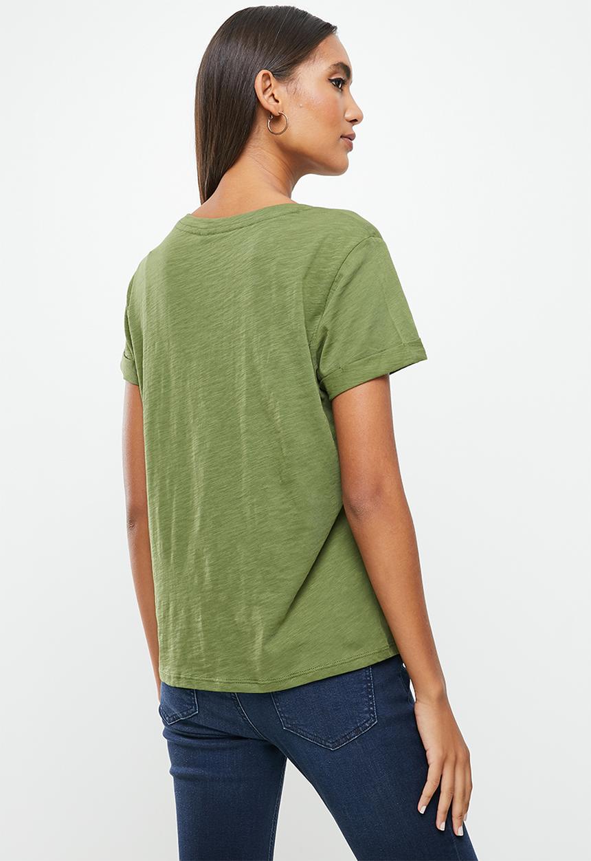 GUESS - Es short sleeve Guess 1981 roll cuff tee - army sage