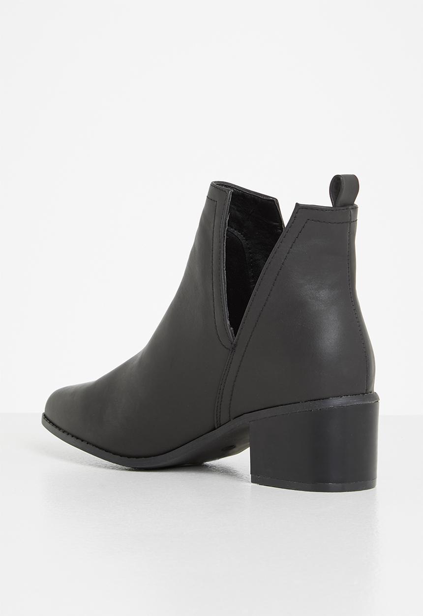 Jada - Classic cut out ankle boot - black