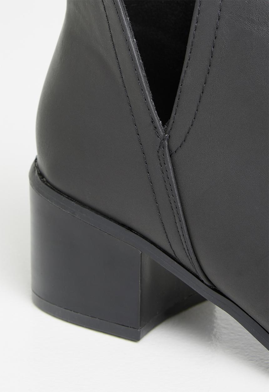 Jada - Classic cut out ankle boot - black