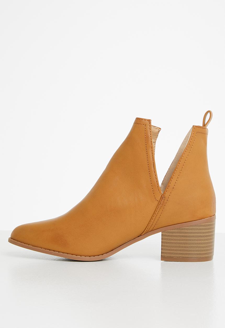Jada - Classic cut out ankle boot - tan