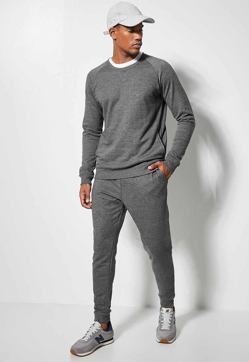 Superbalist - Slim fit cuffed sports sweatpant - black